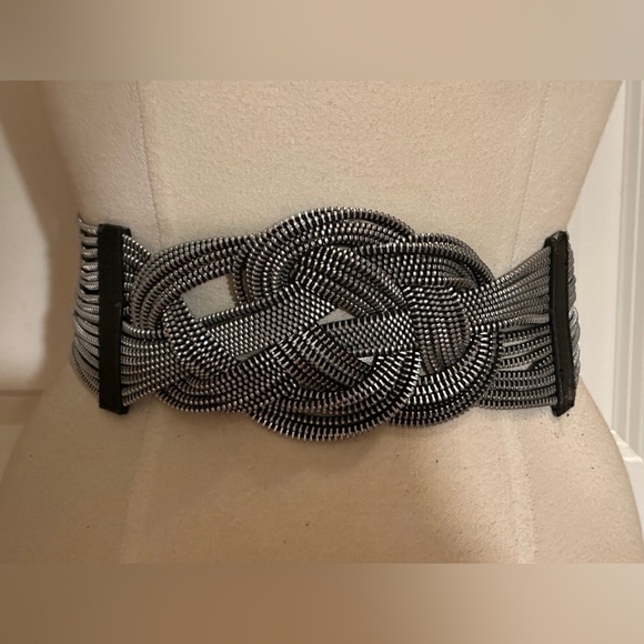 Unique Silver Zipper Belt - Picture 3 of 8